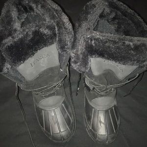 Snow boots